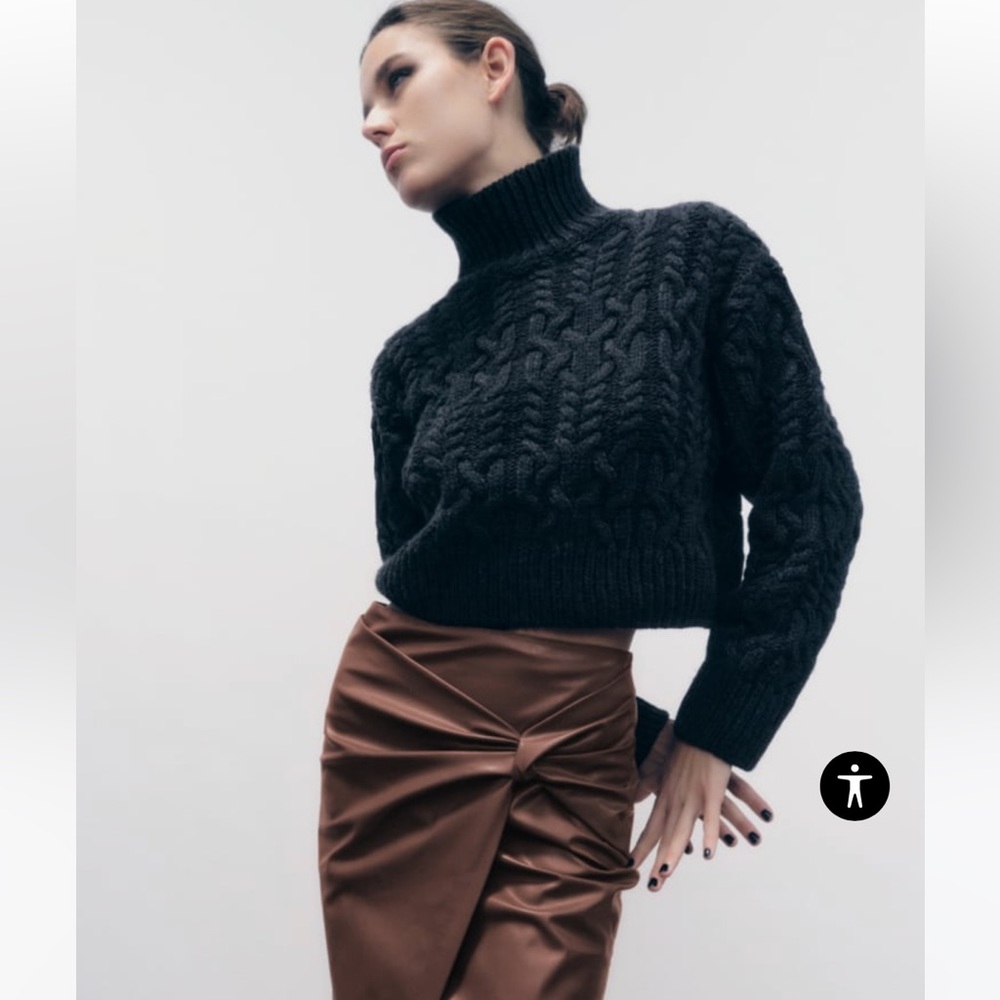 FAUX LEATHER KNOTTED SKIRT